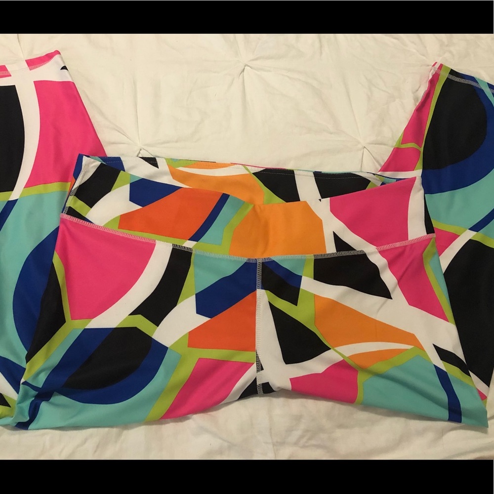Fabletics Mid-Rise Printed Powerhold Capris